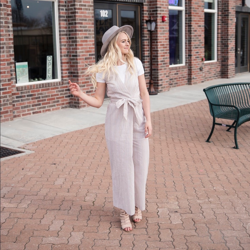 Super cute jumpsuit ties in the front